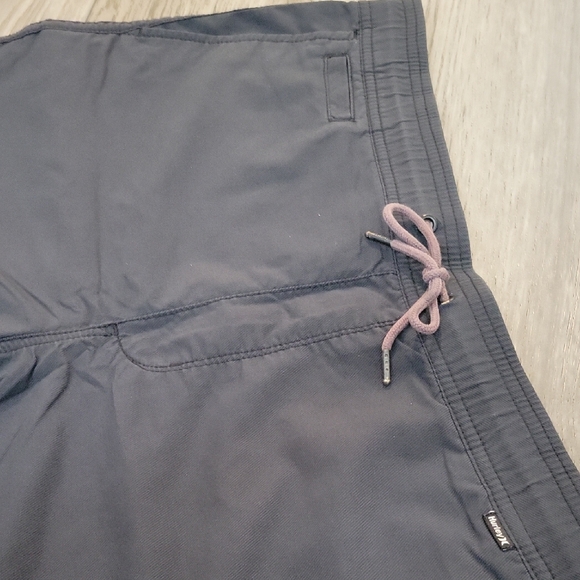 Hurley Phantom and Nike Collaboration with DRI-FIT and Stretch - Picture 10 of 12